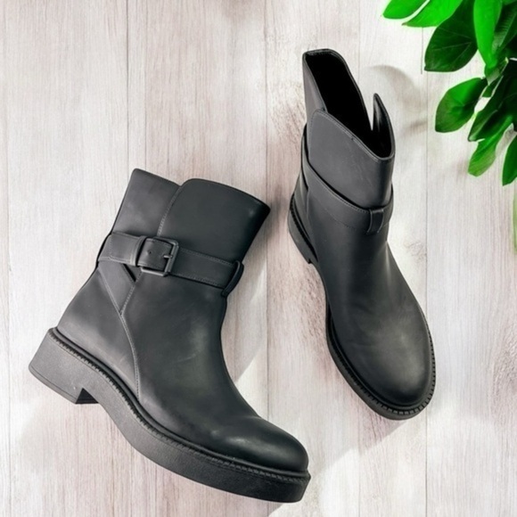 Vince Ankle Boots Women's 8.5 Kaelyn Black leather Functional Pull On Waterproof - Picture 1 of 14